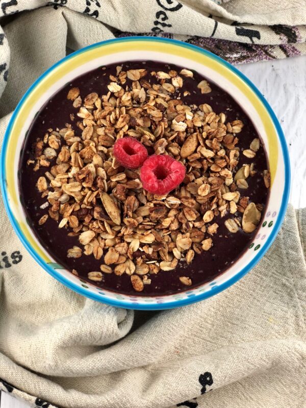 Acai Bowls a FODMAP safe breakfast treat to make from home.